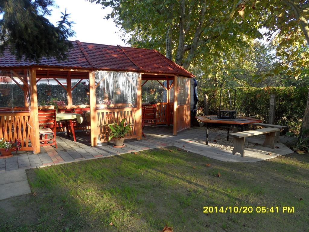 Apartmanhaz Gabriella Harkany Exterior photo