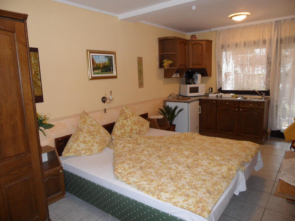 Apartmanhaz Gabriella Harkany Room photo
